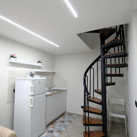 Lizzy'S House-3